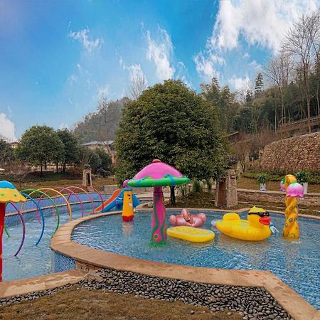 Howard Johnson Huashuiwan Hot Springs Resort Çengdu Dış mekan fotoğraf