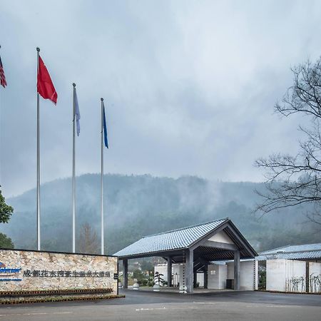 Howard Johnson Huashuiwan Hot Springs Resort Çengdu Dış mekan fotoğraf