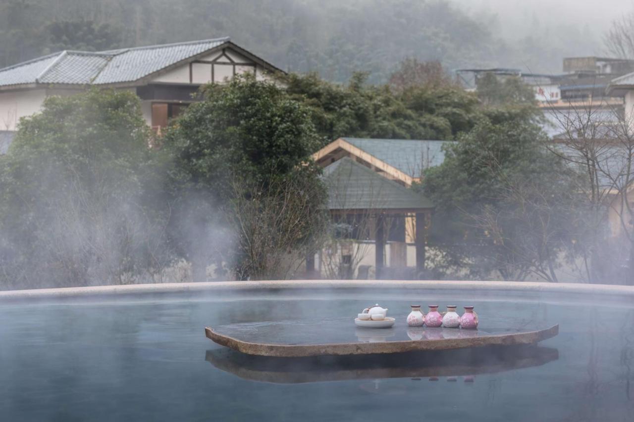 Howard Johnson Huashuiwan Hot Springs Resort Çengdu Dış mekan fotoğraf