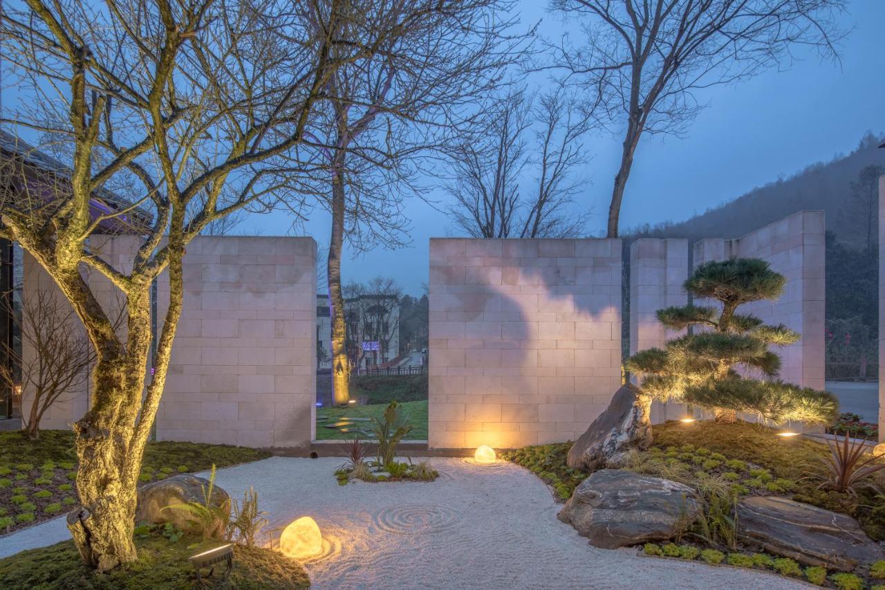 Howard Johnson Huashuiwan Hot Springs Resort Çengdu Dış mekan fotoğraf