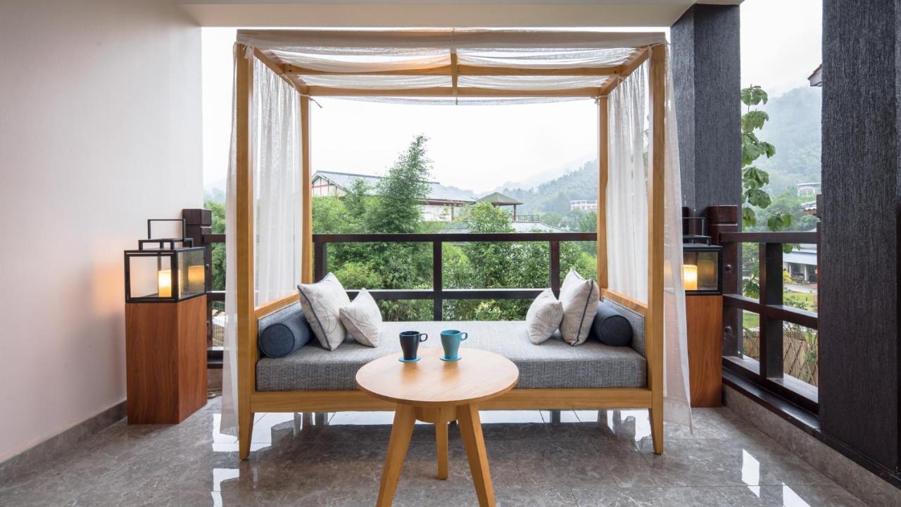 Howard Johnson Huashuiwan Hot Springs Resort Çengdu Dış mekan fotoğraf